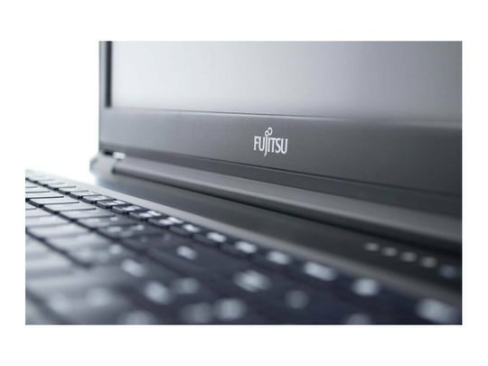 Fujitsu Celsius H7510 (NVIDIA Quadro T1000 4GB) — i7-10850H, 8GB DDR4, Nem, Nagyon jó állapot