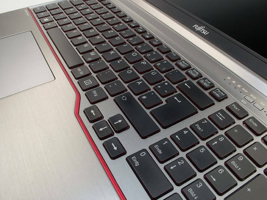 Fujitsu LifeBook E756 — i7-6500U, 8GB DDR4, Nem, Nagyon jó állapot