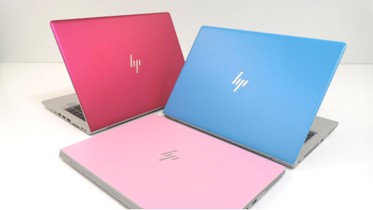 Notebook na mieru: ako funguje úprava karbónovou fóliou? 