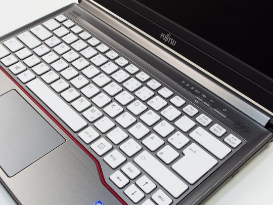 Fujitsu LifeBook E736 repasovaný notebook, Intel Core i5-6300U, HD 520, 4GB DDR4 RAM, 500GB HDD, 13,3" (33,8 cm), 1366 x 768 - 1526074 #2